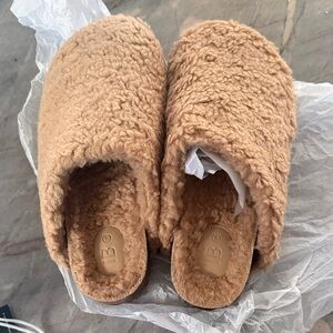 INTENTIONALLY BLANK Tan Fuzzy Slippers